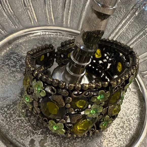 Vintage Style Metal Bracelet - Picture 2 of 5